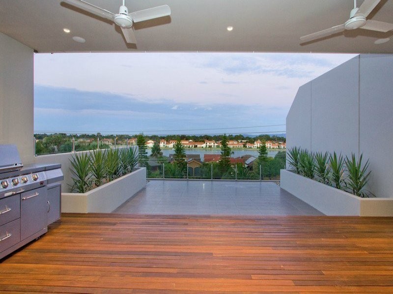 76 Seaview Road, Tennyson SA 5022