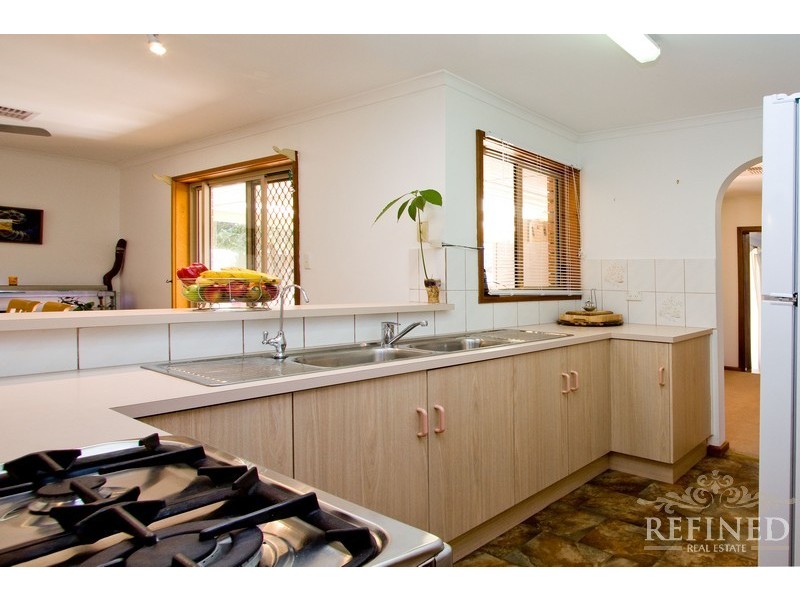 3 Barossa Crescent, Hallett Cove SA 5158