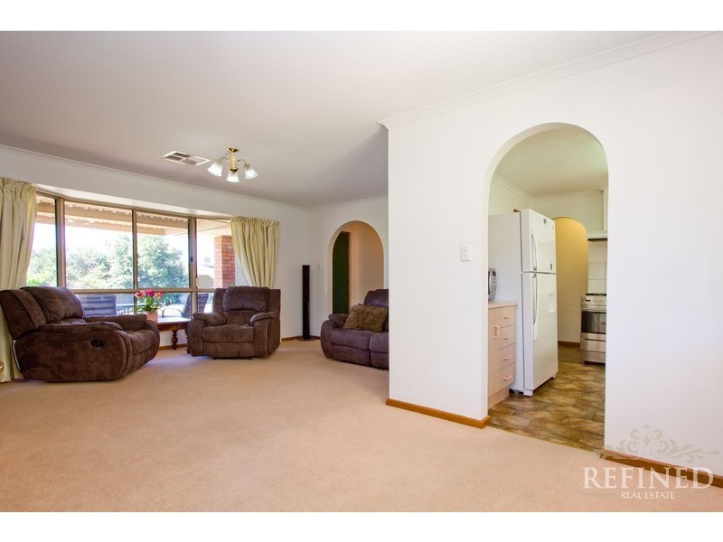 3 Barossa Crescent, Hallett Cove SA 5158