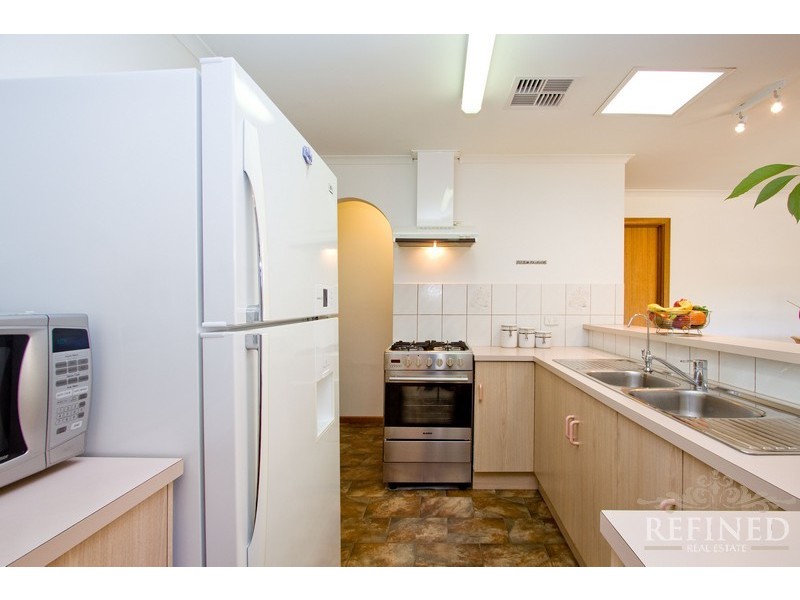 3 Barossa Crescent, Hallett Cove SA 5158