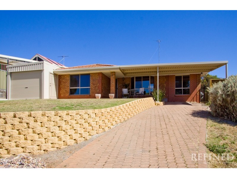 3 Barossa Crescent, Hallett Cove SA 5158