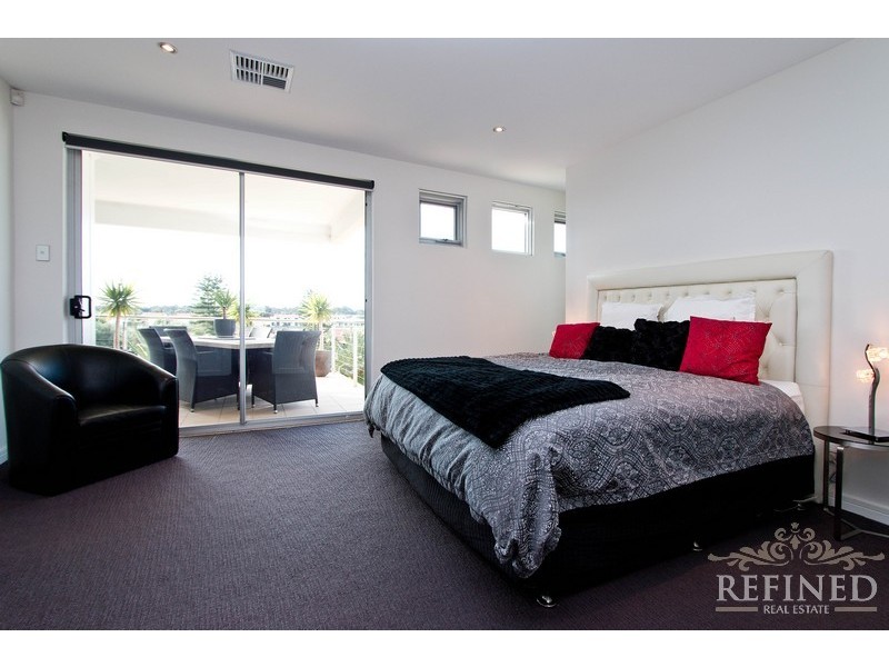 37 Military Road, Tennyson SA 5022