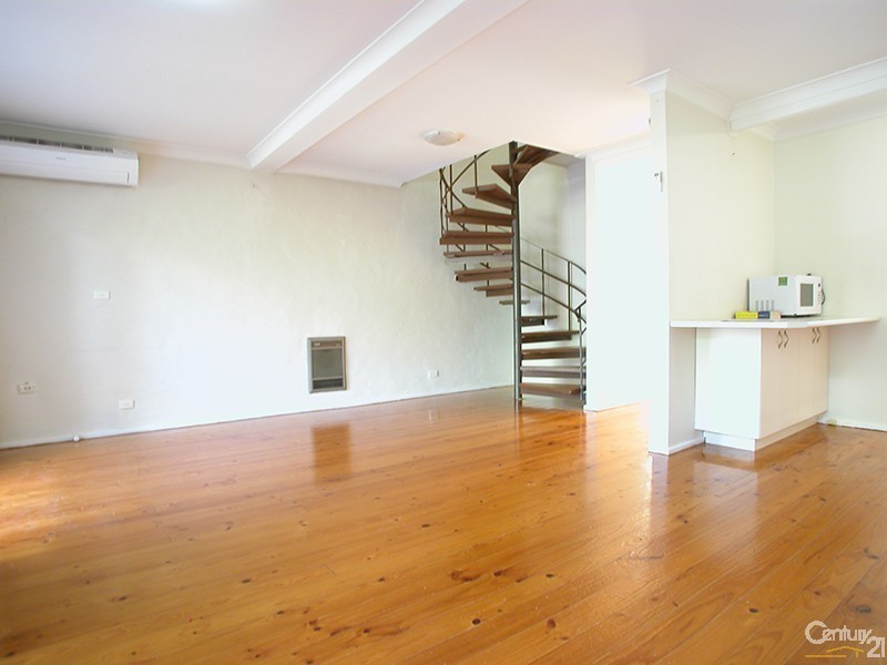 2 McMinn Close, Phillip ACT 2606