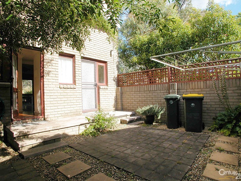 2 McMinn Close, Phillip ACT 2606