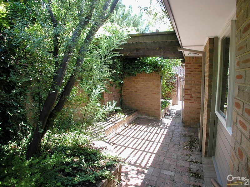 6 Oldham Court, Phillip ACT 2606