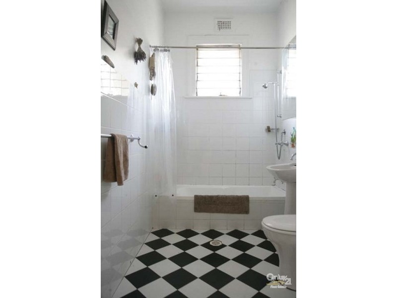 8 Lynch Avenue, Queens Park NSW 2022