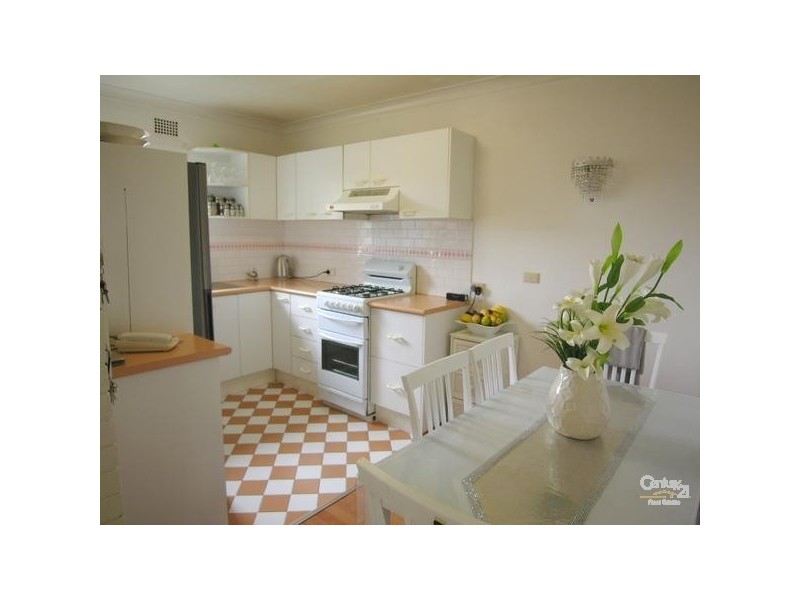 8 Evans Avenue, Eastlakes NSW 2018