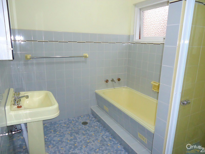 16 Moorefield Avenue, Kogarah NSW 2217