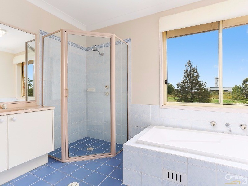 28 Woodlake Court, Wattle Grove NSW 2173