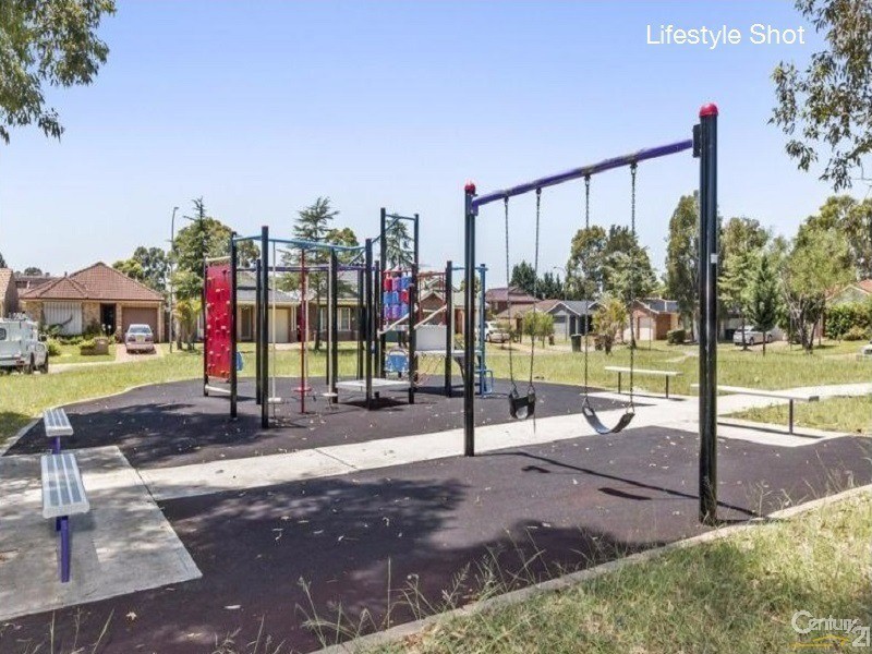 28 Woodlake Court, Wattle Grove NSW 2173