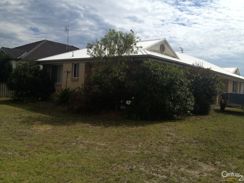 19 Sinclair Drive, Tea Gardens NSW 2324