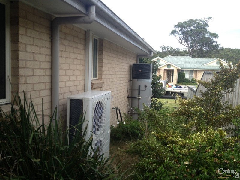 19 Sinclair Drive, Tea Gardens NSW 2324