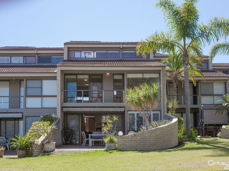 2/4 Cromarty Road, Soldiers Point NSW 2317