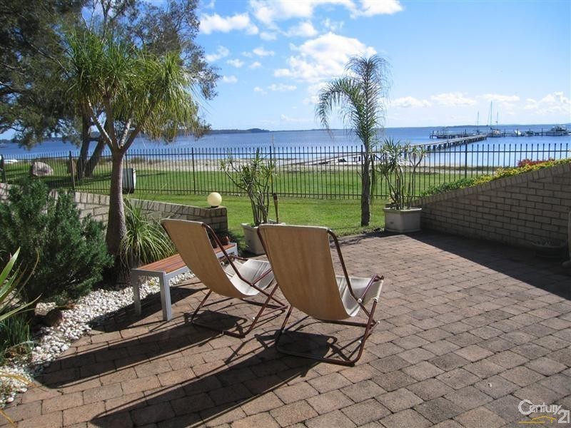 2/4 Cromarty Road, Soldiers Point NSW 2317
