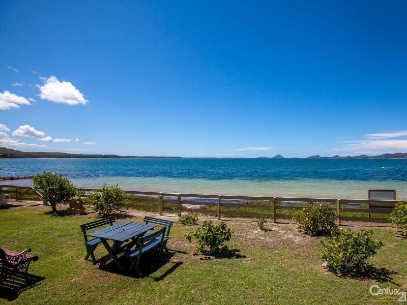 4 Ridgeway Avenue, Soldiers Point NSW 2317