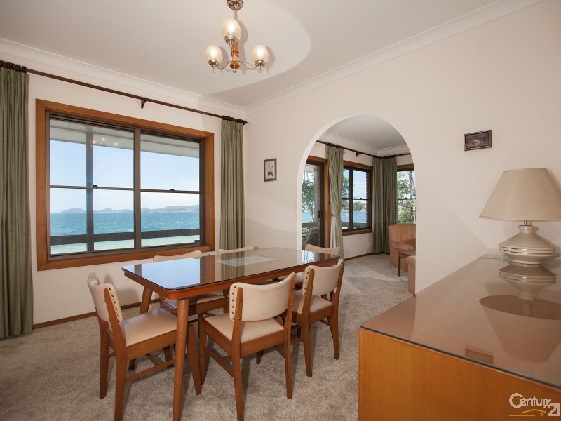 4 Ridgeway Avenue, Soldiers Point NSW 2317