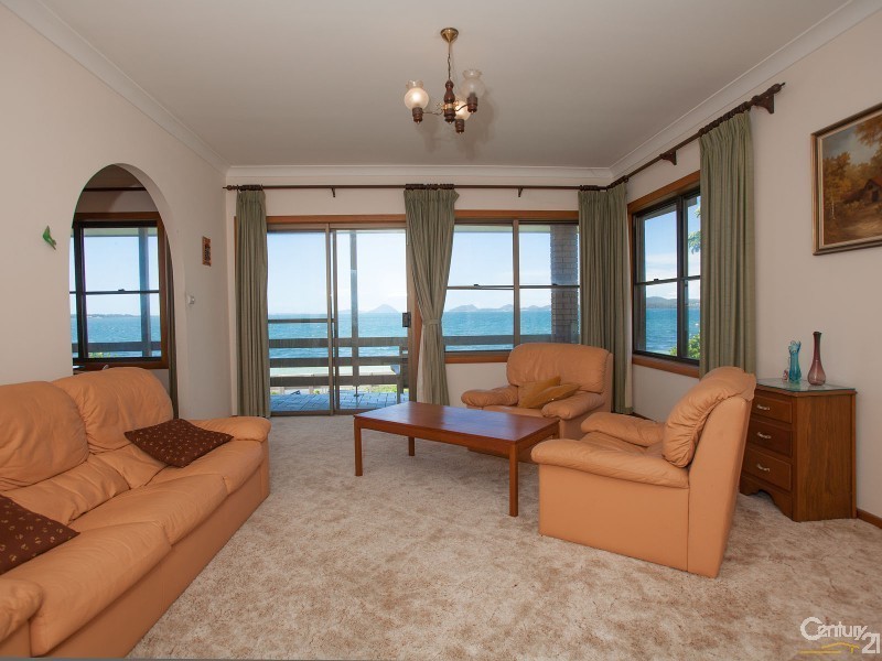 4 Ridgeway Avenue, Soldiers Point NSW 2317