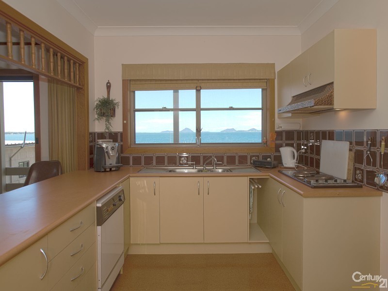 4 Ridgeway Avenue, Soldiers Point NSW 2317