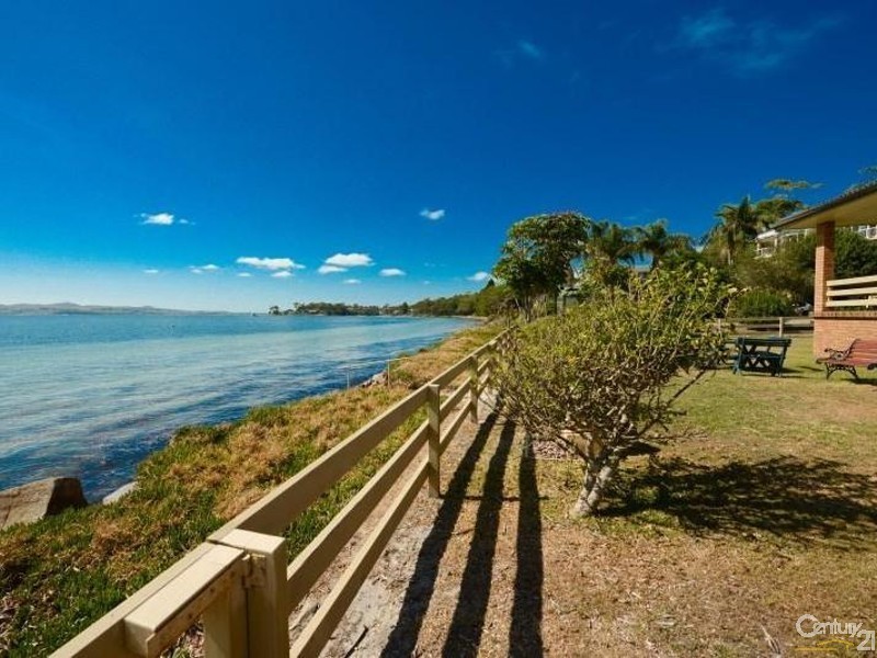 4 Ridgeway Avenue, Soldiers Point NSW 2317