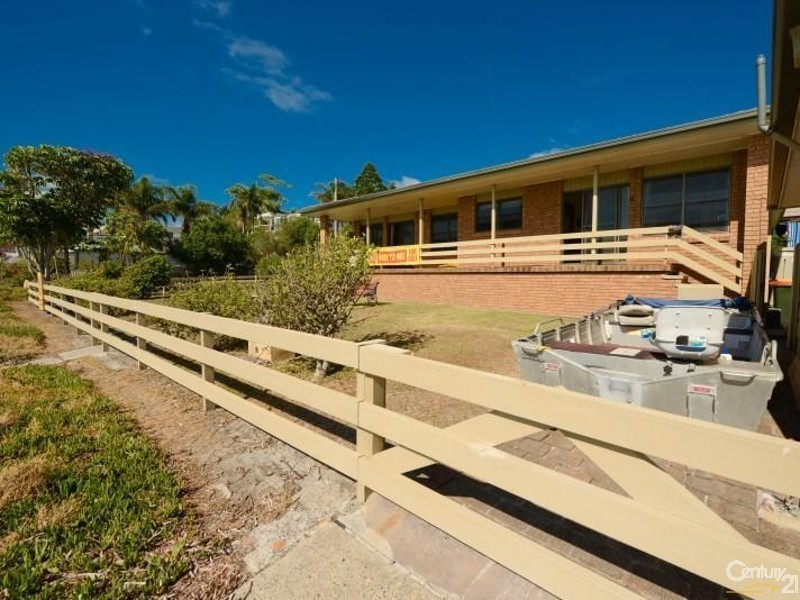 4 Ridgeway Avenue, Soldiers Point NSW 2317