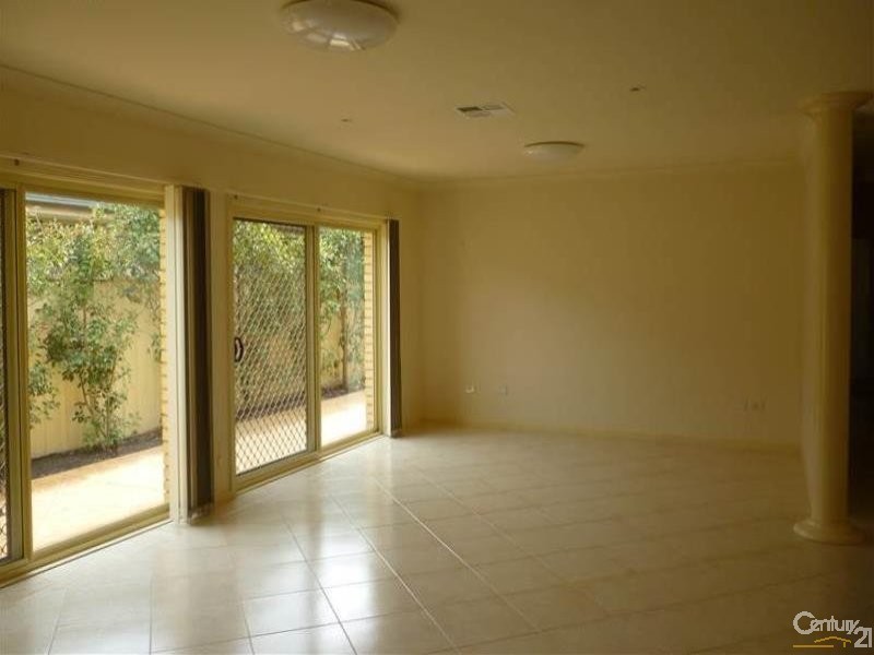 31 CHURCHILL CIRCUIT, Hamilton South NSW 2303