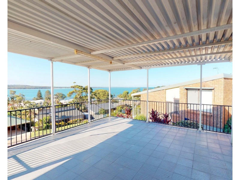 11 Vista Avenue, Soldiers Point NSW 2317