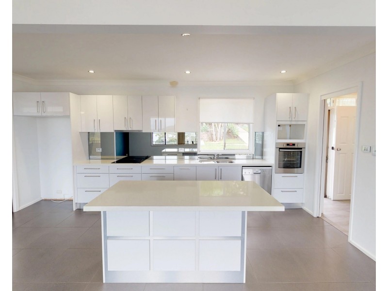 11 Vista Avenue, Soldiers Point NSW 2317