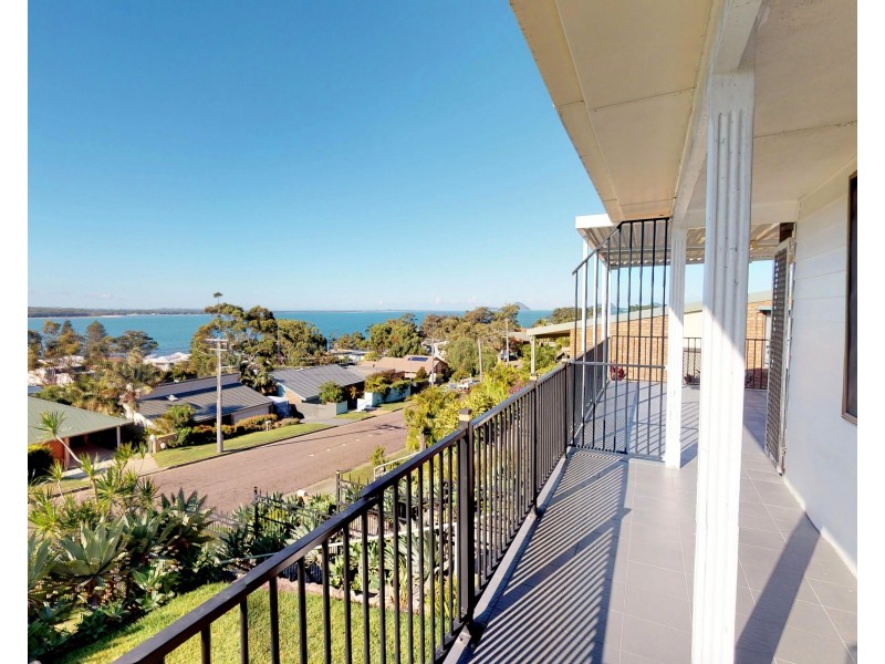 11 Vista Avenue, Soldiers Point NSW 2317