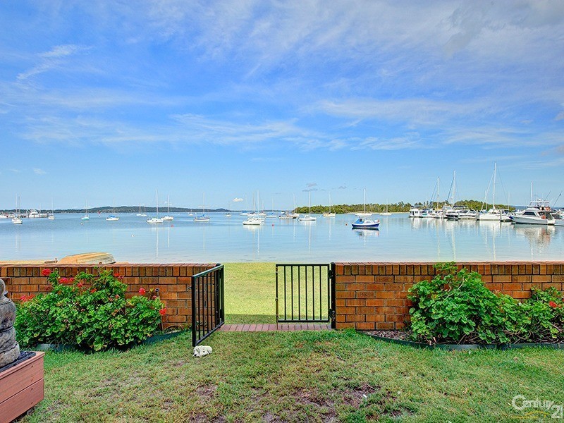 8 Sunset Boulevard, Soldiers Point NSW 2317