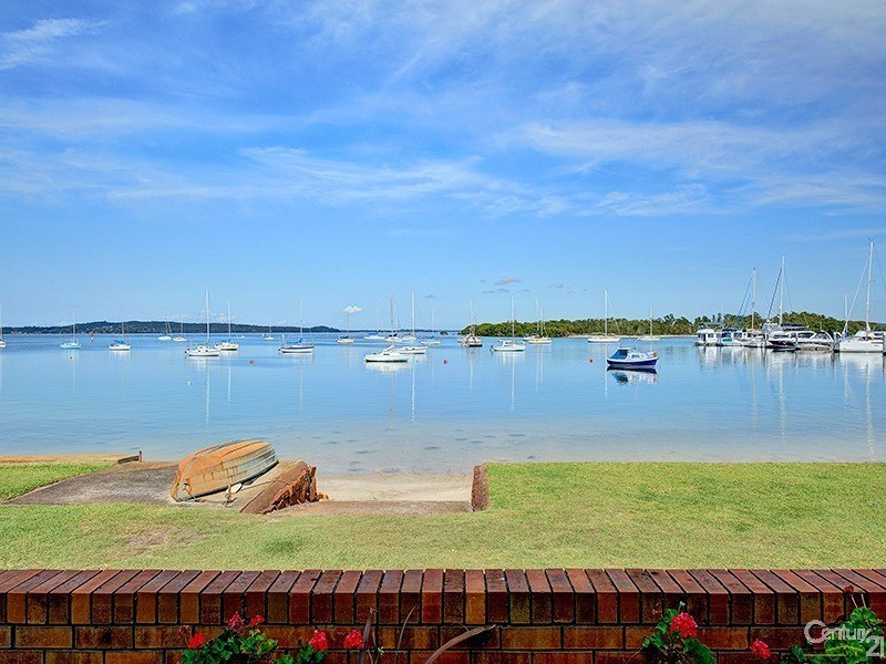 8 Sunset Boulevard, Soldiers Point NSW 2317