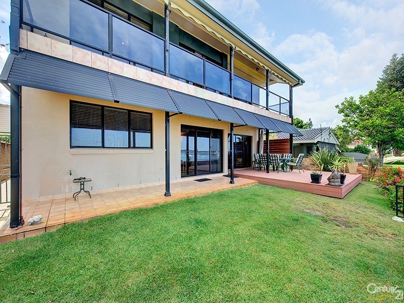 8 Sunset Boulevard, Soldiers Point NSW 2317