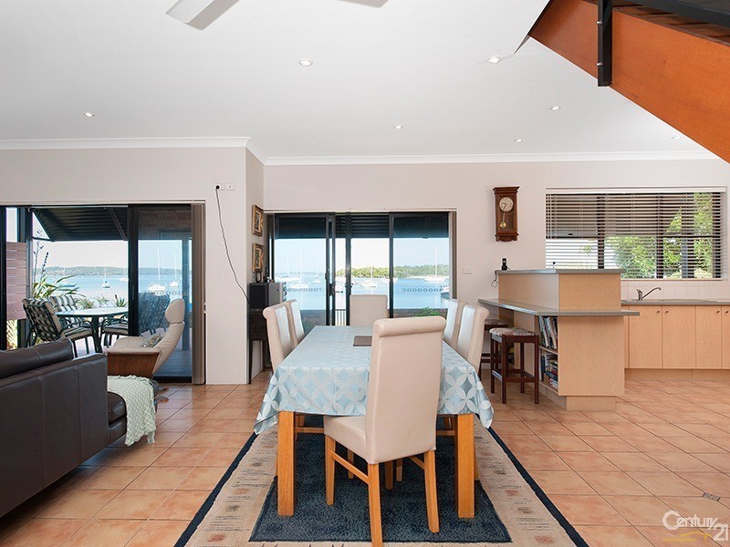 8 Sunset Boulevard, Soldiers Point NSW 2317