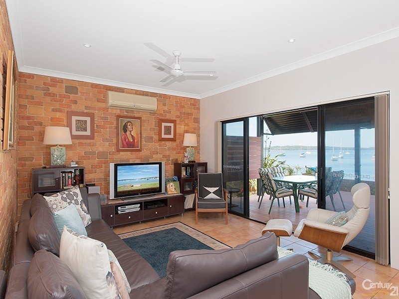 8 Sunset Boulevard, Soldiers Point NSW 2317