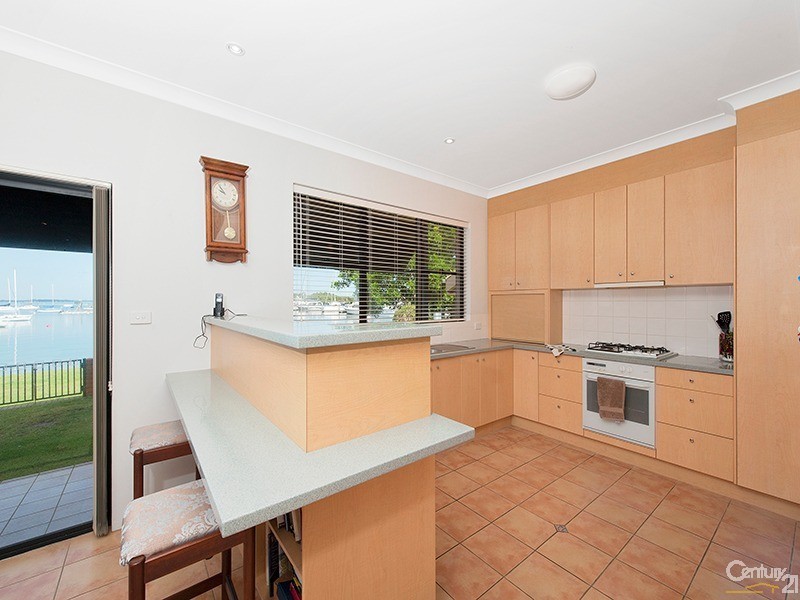 8 Sunset Boulevard, Soldiers Point NSW 2317