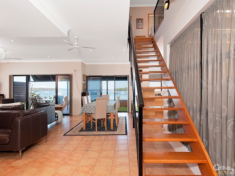 8 Sunset Boulevard, Soldiers Point NSW 2317