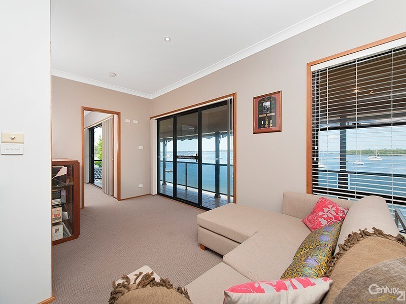 8 Sunset Boulevard, Soldiers Point NSW 2317