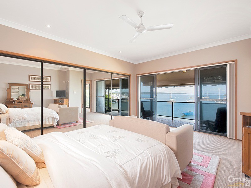 8 Sunset Boulevard, Soldiers Point NSW 2317