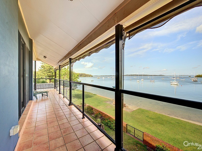 8 Sunset Boulevard, Soldiers Point NSW 2317