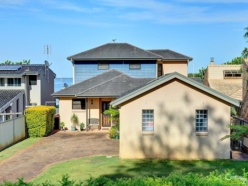 8 Sunset Boulevard, Soldiers Point NSW 2317