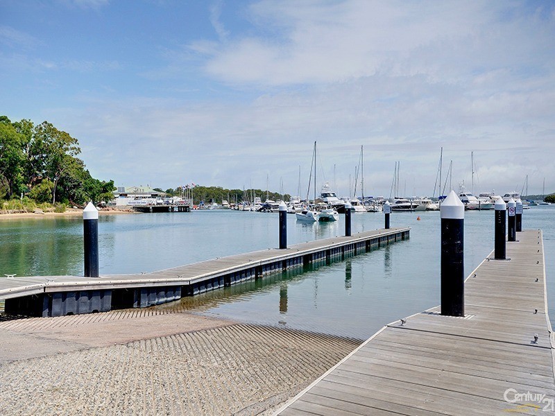 8 Sunset Boulevard, Soldiers Point NSW 2317