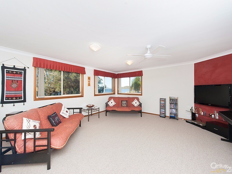 26 Peace Parade, Tanilba Bay NSW 2319