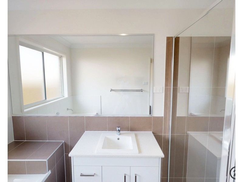 2/9 Yallimbah Avenue, Tanilba Bay NSW 2319