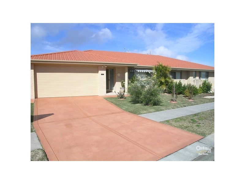 2/10 Riana Avenue, Forster NSW 2428