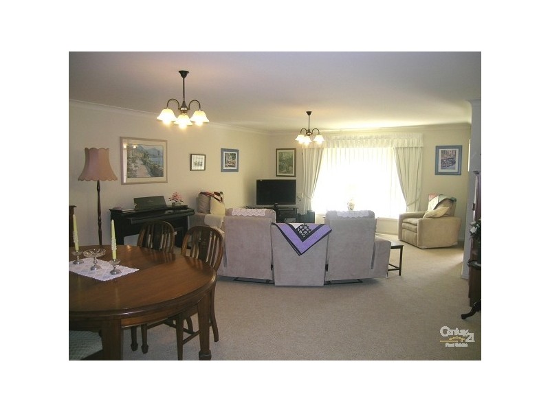2/10 Riana Avenue, Forster NSW 2428