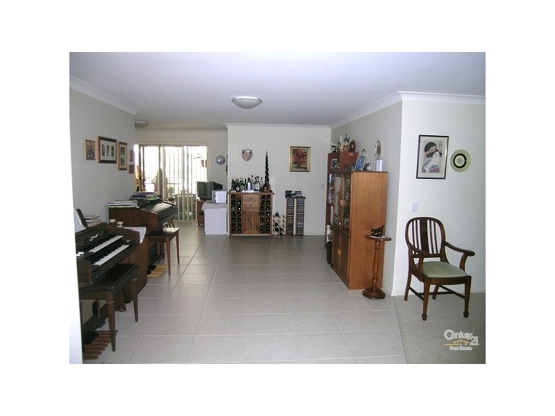 2/10 Riana Avenue, Forster NSW 2428