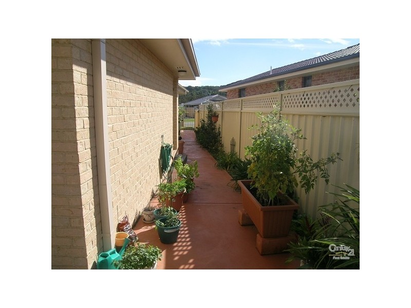 2/10 Riana Avenue, Forster NSW 2428
