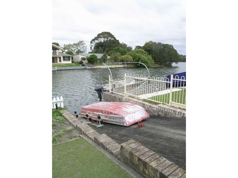 8 Wyuna Place, Forster NSW 2428