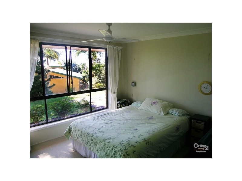 5 Frazer Avenue, Green Point NSW 2428