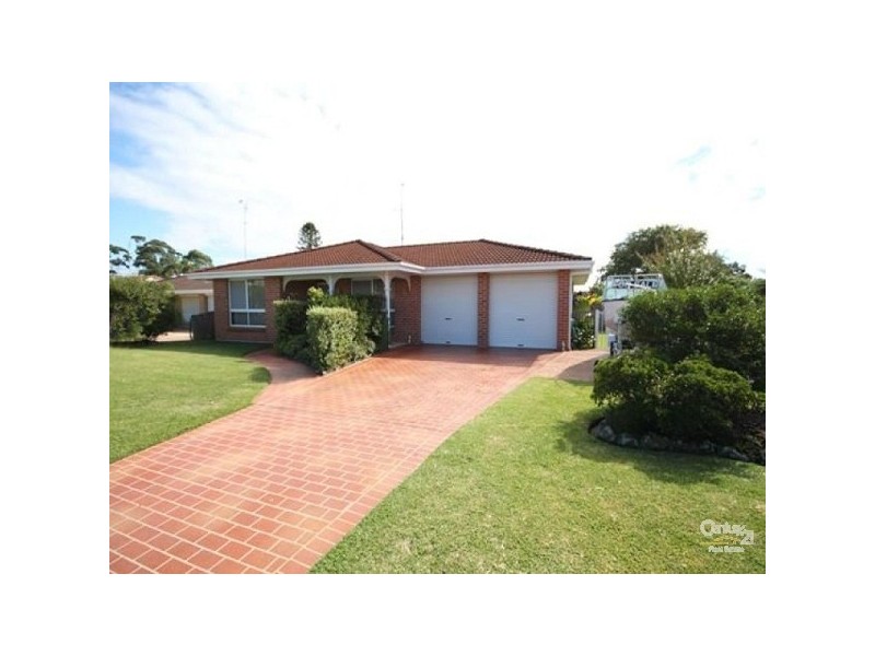 19 Christian Crescent, Forster NSW 2428
