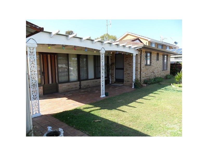 9 Friendship Key, Forster NSW 2428